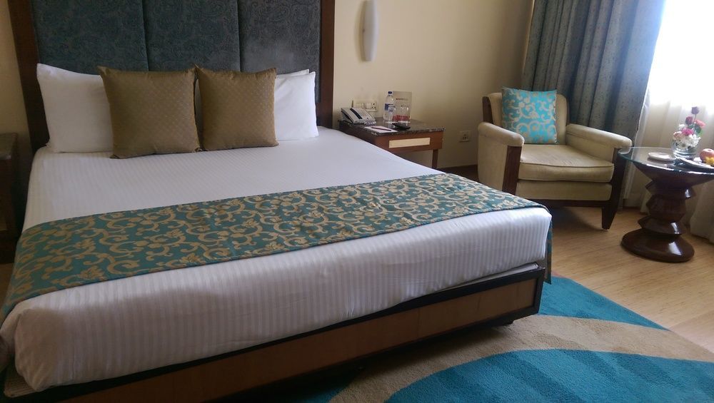 Vivanta Bengaluru Residency Road Экстерьер фото