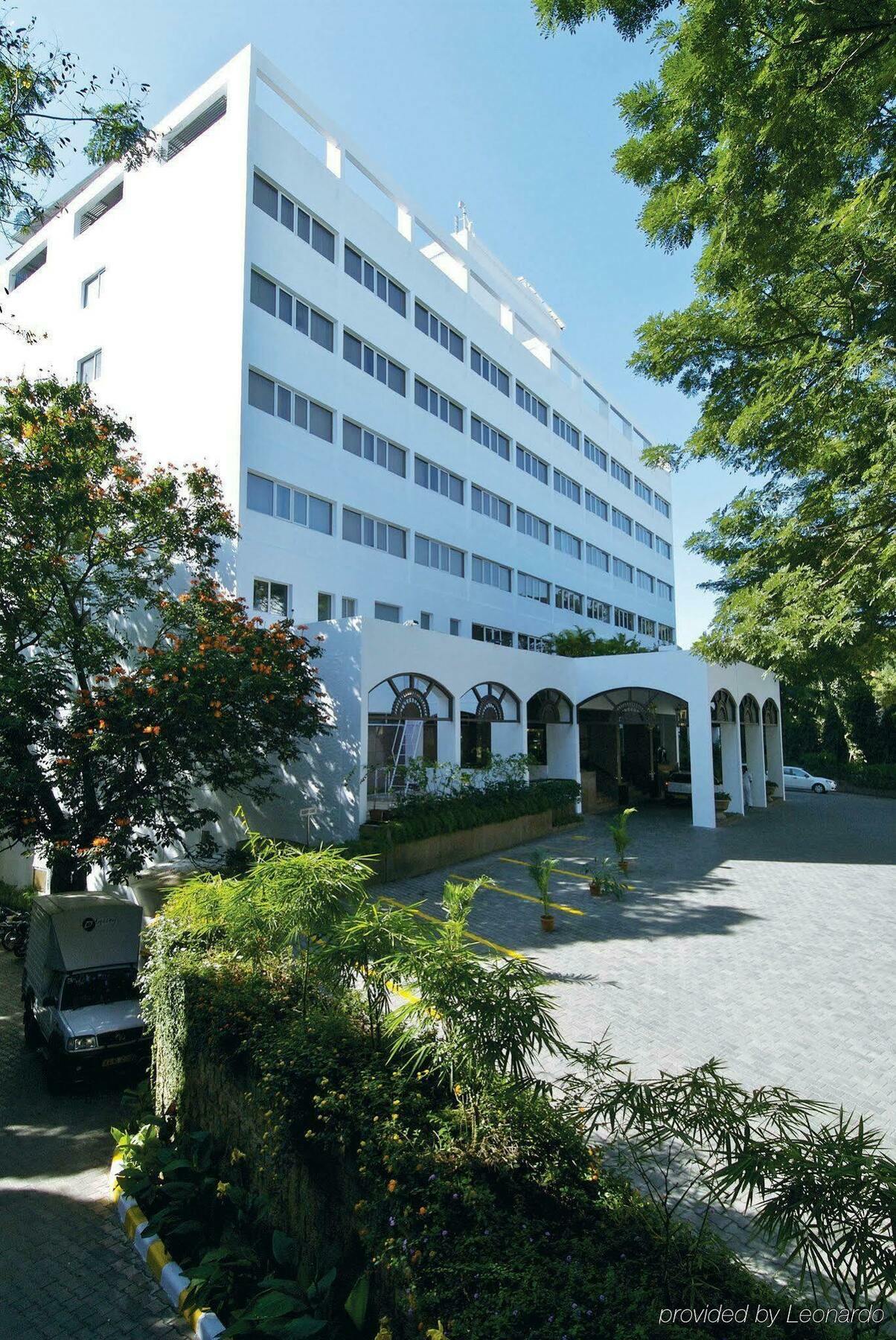 Vivanta Bengaluru Residency Road Экстерьер фото